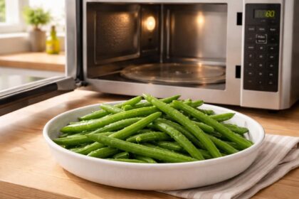 découvrez comment cuire les haricots verts au micro-ondes en seulement 5 minutes pour un accompagnement rapide, facile et savoureux.