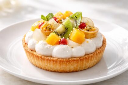 découvrez la recette légère et rafraîchissante de la tartelette nuage aux fruits exotiques, un dessert parfait pour savourer des saveurs tropicales en toute simplicité.