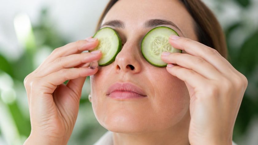 découvrez comment le concombre peut naturellement combattre les cernes et les poches sous les yeux grâce à nos astuces simples et efficaces.